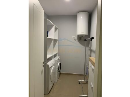 Tirane, jepet me qera 2+1+Ballkon Kati 13, 120 m² 2.000 € (Rruga Dervish Hima AREA41975)