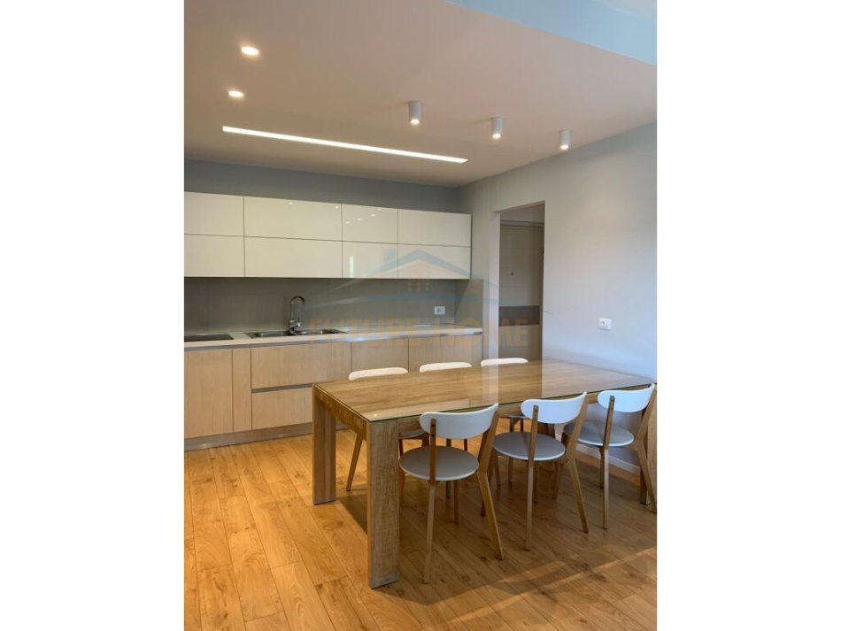 Tirane, jepet me qera Vile 3+1+Ballkon Kati 3, 250 m² 2.000 € (TEG)