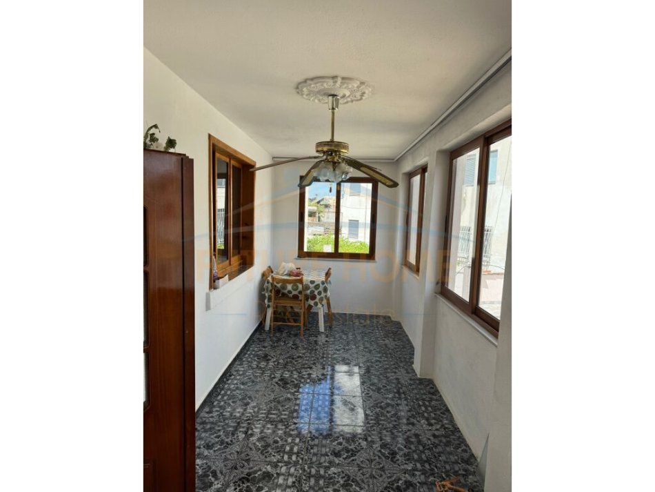Durres, jepet me qera shtepi 2+1+Aneks+Ballkon Kati 0, 170 m² 350 € (Lagja e re)