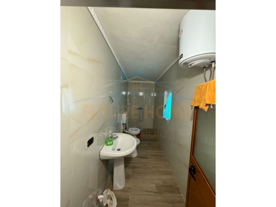 Durres, jepet me qera shtepi 2+1+Aneks+Ballkon Kati 0, 170 m² 350 € (Lagja e re)