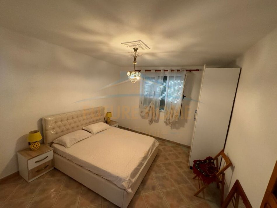 Durres, jepet me qera shtepi 2+1+Aneks+Ballkon Kati 0, 170 m² 350 € (Lagja e re)