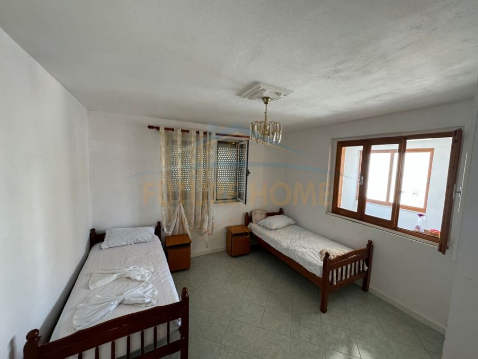 Durres, jepet me qera shtepi 2+1+Aneks+Ballkon Kati 0, 170 m² 350 € (Lagja e re)