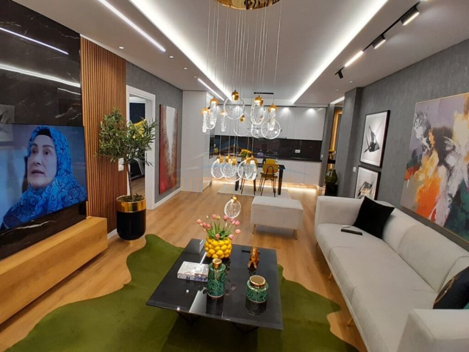 Tirane, shitet apartament 2+1+Ballkon Kati 3, 110 m² 250.000 € (Liqeni i Thate)