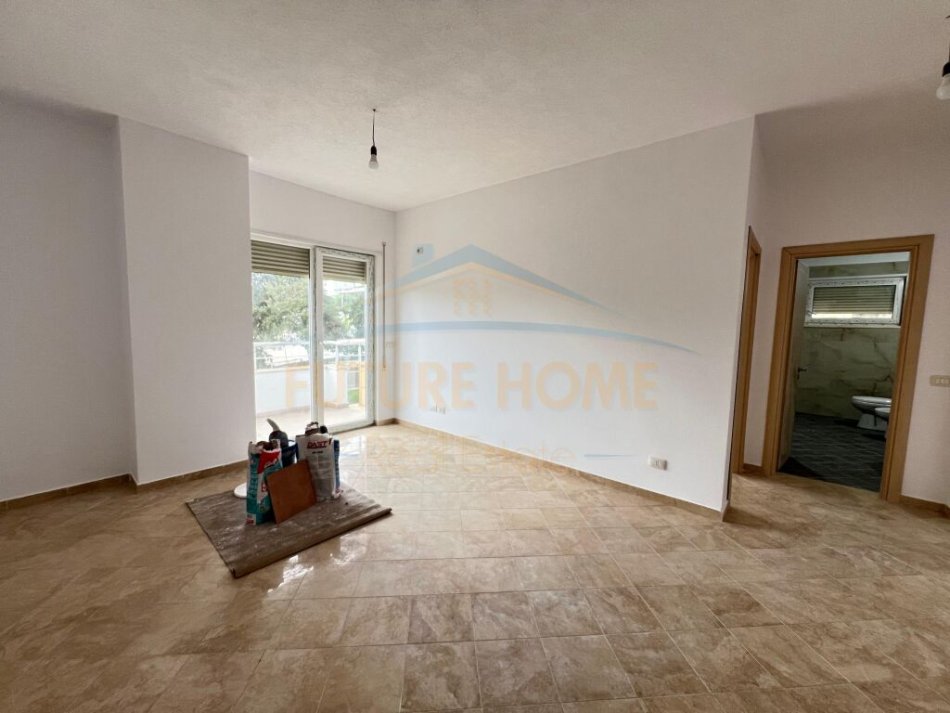 Durres, shitet apartament 2+1 Kati 2, 93 m² 85.000 € (Shkembi i Kavajes , Durres)