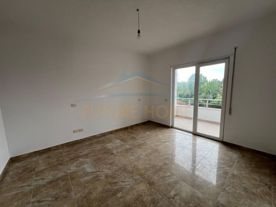 Durres, shitet apartament 2+1 Kati 2, 93 m² 85.000 € (Shkembi i Kavajes , Durres)