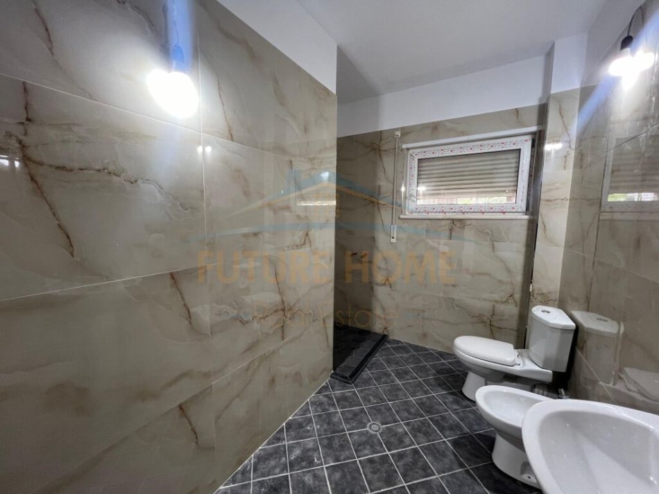 Durres, shitet apartament 2+1 Kati 2, 93 m² 85.000 € (Shkembi i Kavajes , Durres)