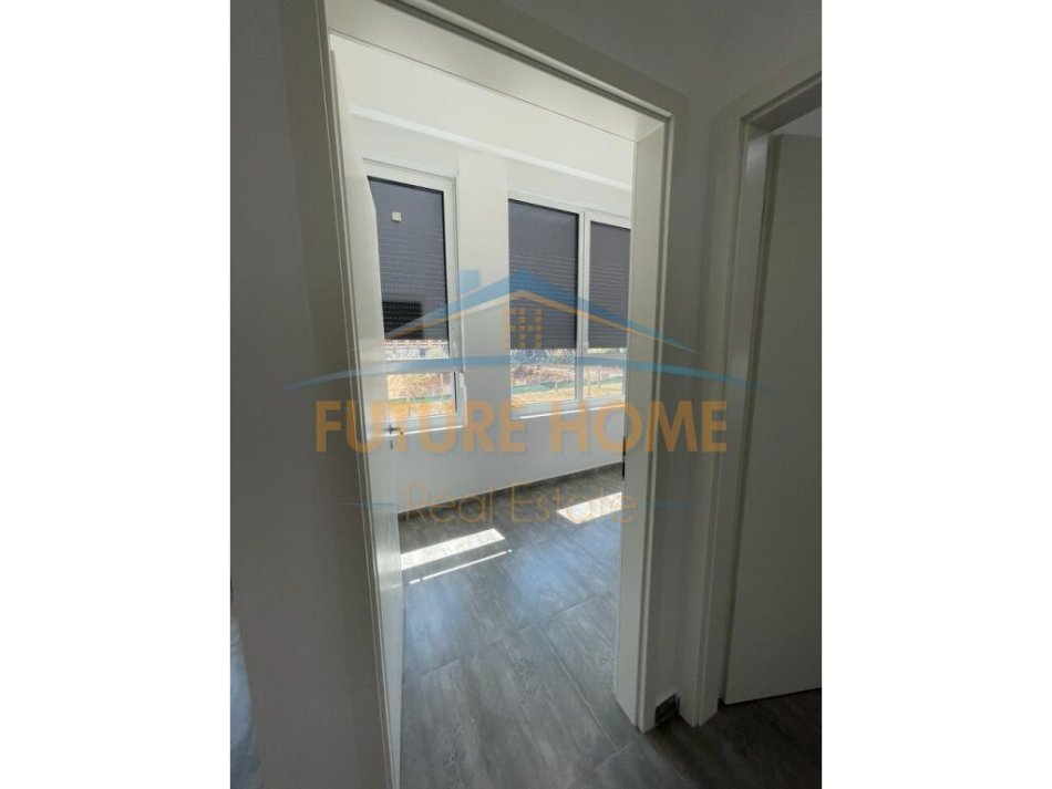 Tirane, jepet me qera zyre Kati 0, 77 m² 500 € (21 Dhjetori)