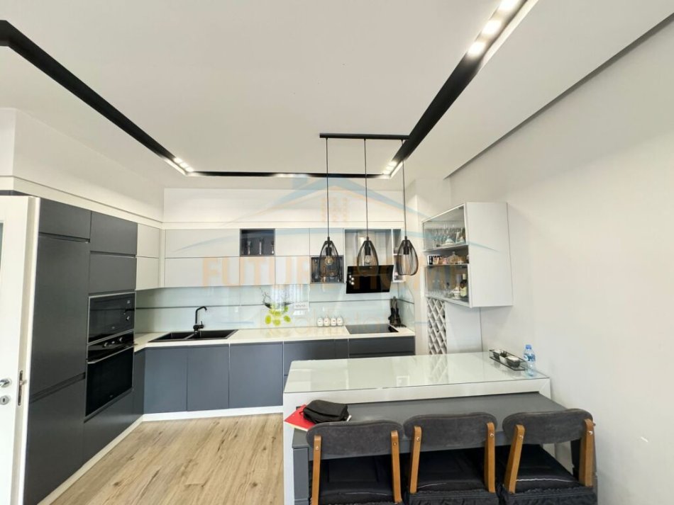 Tirane, shitet apartament 3+1 Kati 7, 146 m² 247.000 € (UNAZA E RE)
