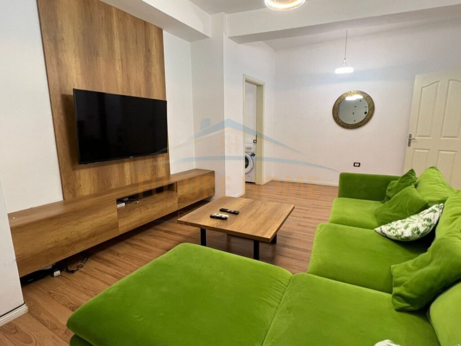 Tirane, jepet me qera 2+1 Kati 4, 99 m² 600 € (Unaza e Re)