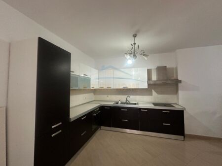 Tirane, shitet apartament 2+1 Kati 2, 112 m² 170.000 € (prane Big Market, Kodra e Diellit, Tiranë,  AREA42025)