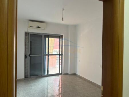 Tirane, shitet apartament 2+1 Kati 2, 112 m² 170.000 € (prane Big Market, Kodra e Diellit, Tiranë,  AREA42025)