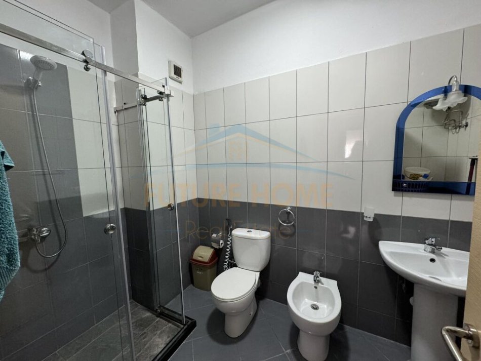 Tirane, qera apartament Kati 6, 100 m² (UNAZA E RE)