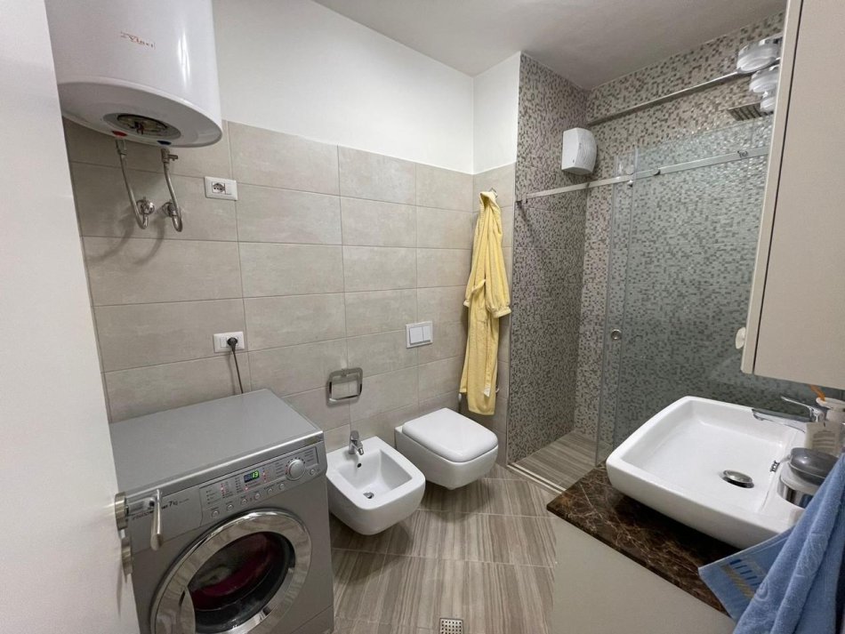 Tirane, shitet apartament 4+1 Kati 4, 224 m² 360.640 € (Dogana, Syri TV)