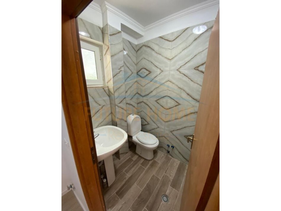 Tirane, shitet apartament 2+1 Kati 1, 83 m² 93.000 € (Rruga e Dajtit)
