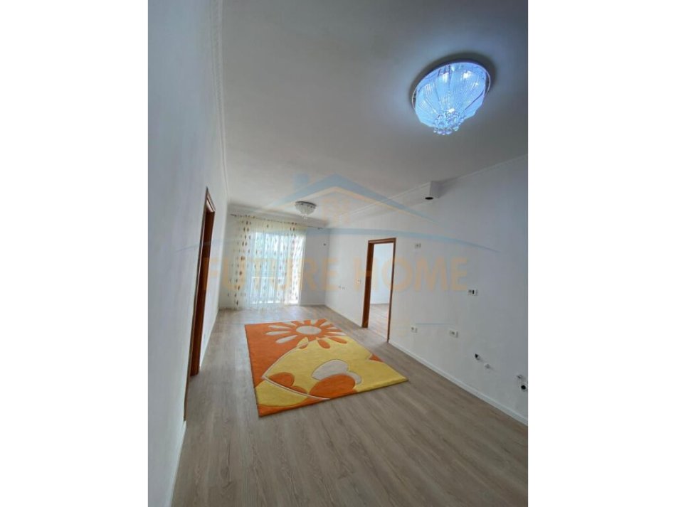 Tirane, shitet apartament 2+1 Kati 1, 83 m² 93.000 € (Rruga e Dajtit)