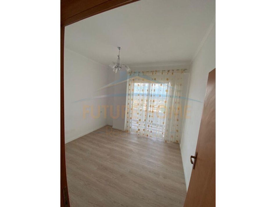 Tirane, shitet apartament 2+1 Kati 1, 83 m² 93.000 € (Rruga e Dajtit)