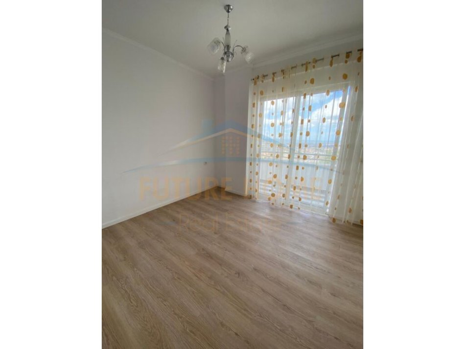 Tirane, shitet apartament 2+1 Kati 1, 83 m² 93.000 € (Rruga e Dajtit)