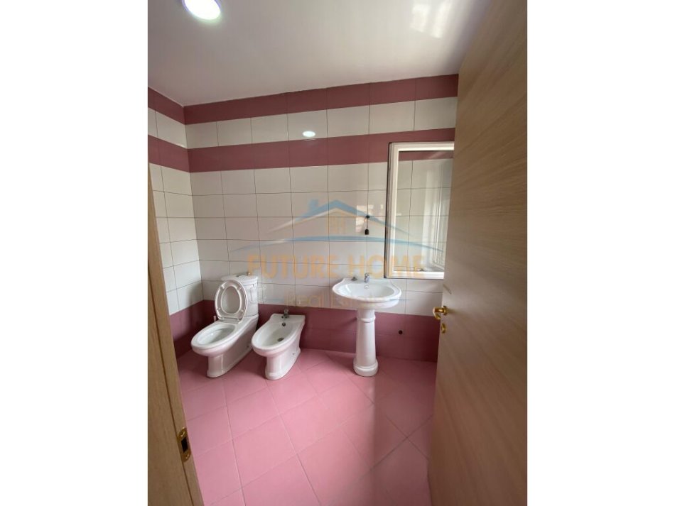 Tirane, shitet 3+1+Aneks+Ballkon Kati 6, 143 m² 235.000 € 