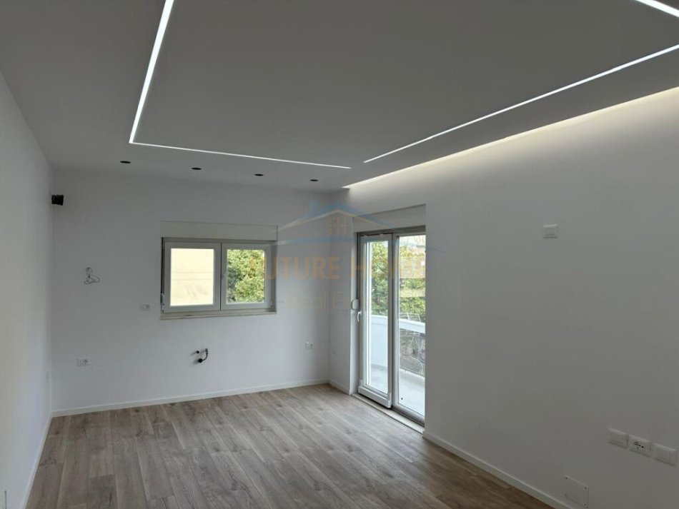 Tirane, jepet me qera apartament 2+1 Kati 4, 62 m² 800 € (Blloku)