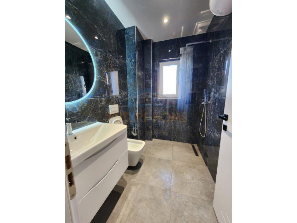 Tirane, shitet apartament 2+1+Ballkon Kati 3, 80 m² 145.000 € (Stacioni i Trenit)