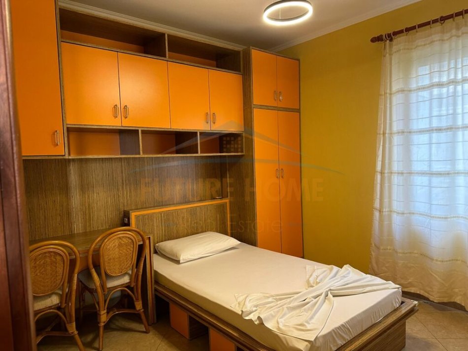 Tirane, jepet me qera apartament 3+1+Ballkon Kati 2, 124 m² 900 € (Tregu Elektrik)