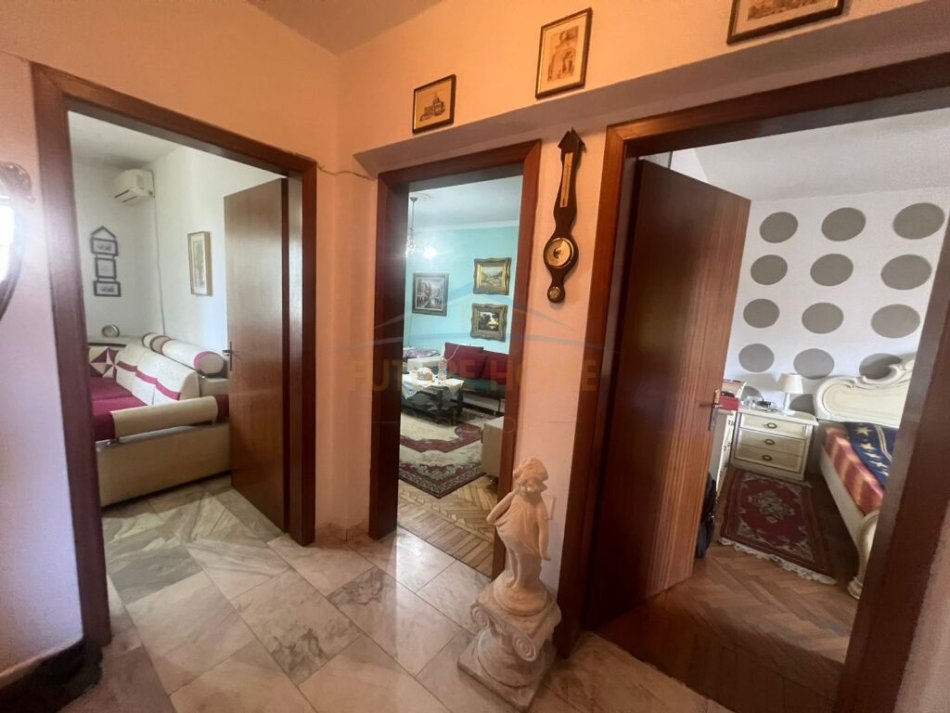 Tirane, shitet apartament 2+1 Kati 5, 74 m² 185.000 € (Qendër)