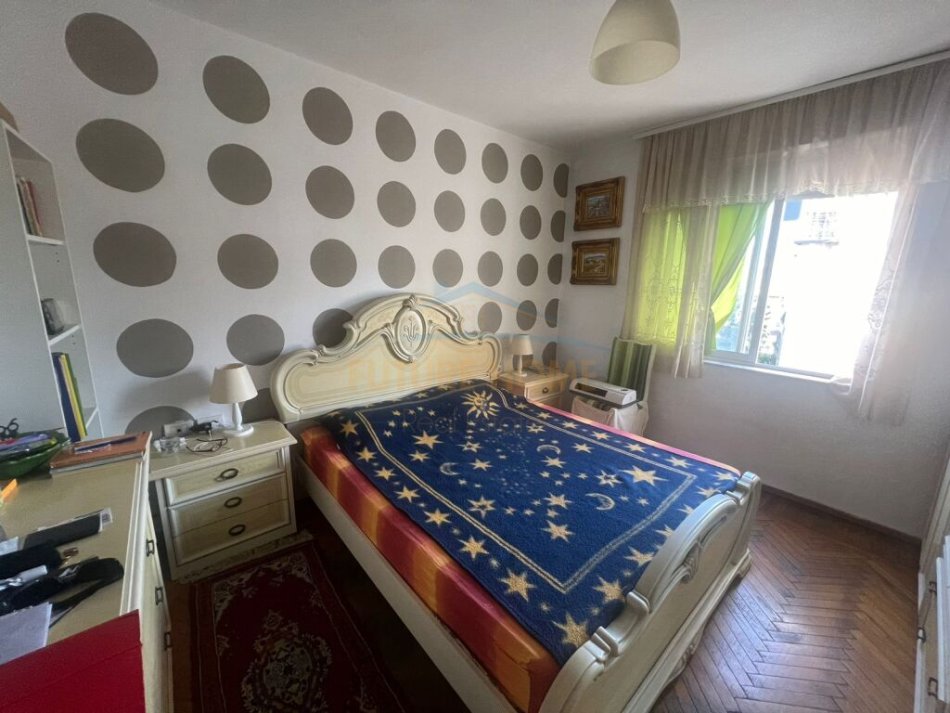 Tirane, shitet apartament 2+1+Ballkon Kati 5, 75 m² 185.000 € (Qender)