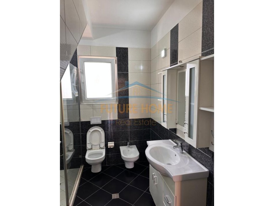 Tirane, jepet me qera Vile  Tre Kateshe , 250 m² 1.800 € (TEG)