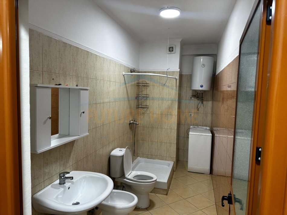 Tirane, jepet me qera 2+1+Ballkon Kati 2, 500 € (Fresk)