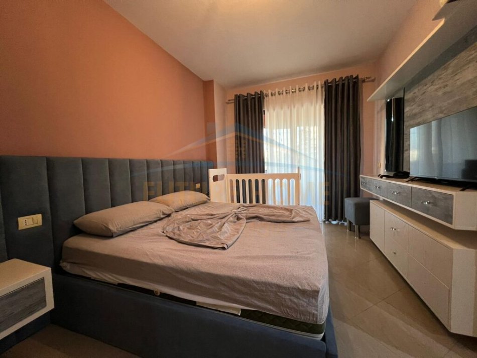 Tirane, jepet me qera apartament 1+1+Ballkon Kati 2, 73 m² 380 € (Unaza E Re)