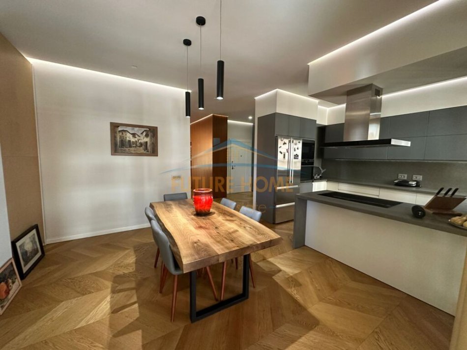 Tirane, shes apartament 3+1+Aneks+Ballkon , 267 m² 800.000 € (DELIJORGJI)
