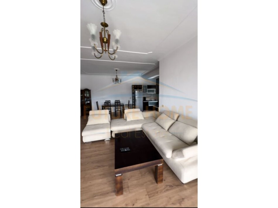 Tirane, jepet me qera apartament 2+1+Ballkon Kati 4, 160 m² 650 € (Shkolla e Baletit)