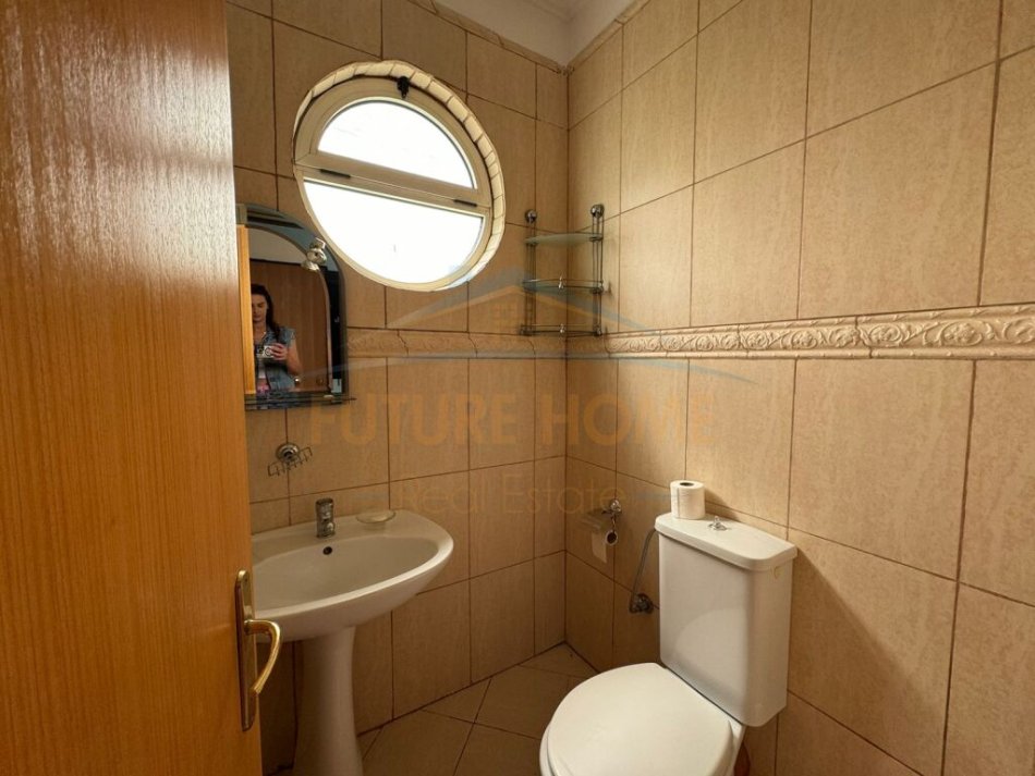 Tirane, jepet me qera apartament 2+1+Ballkon Kati 4, 160 m² 650 € (Shkolla e Baletit)
