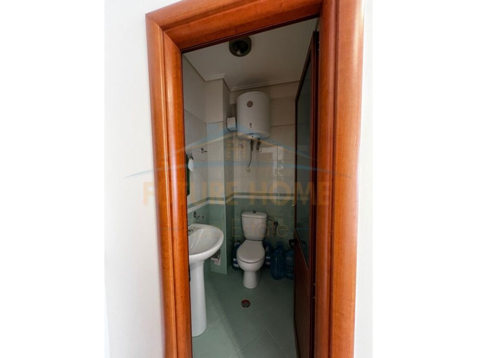Tirane, jepet me qera apartament 2+1+Ballkon Kati 4, 107 m² 450 € (Fresku)