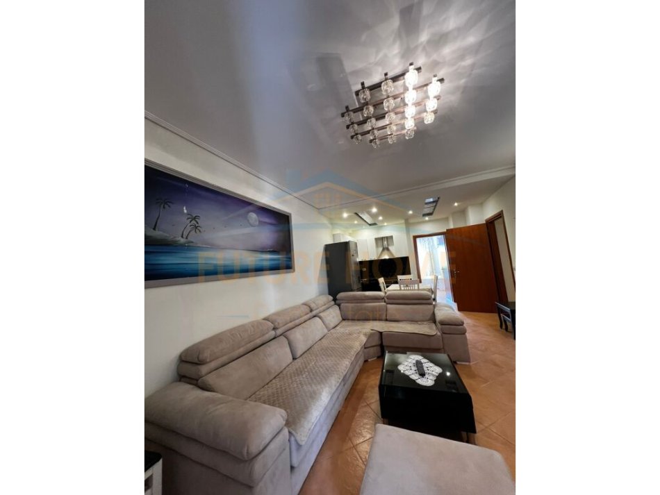 Tirane, jepet me qera apartament 2+1+Ballkon Kati 4, 107 m² 450 € (Fresku)