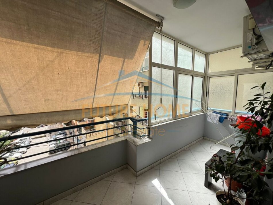 Tirane, shitet apartament 2+1+Ballkon Kati 4, 97 m² 230.000 € (Komuna e Parisit)