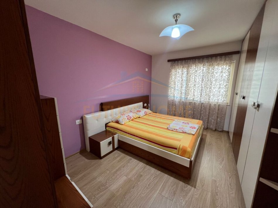 Tirane, shitet apartament 2+1+Ballkon Kati 4, 73 m² 115.000 € (Rruga Xhenfize Keko)