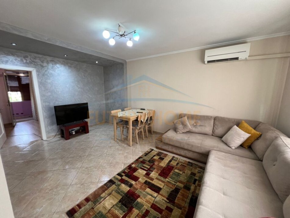Tirane, shitet apartament 2+1+Ballkon Kati 4, 73 m² 115.000 € (Rruga Xhenfize Keko)