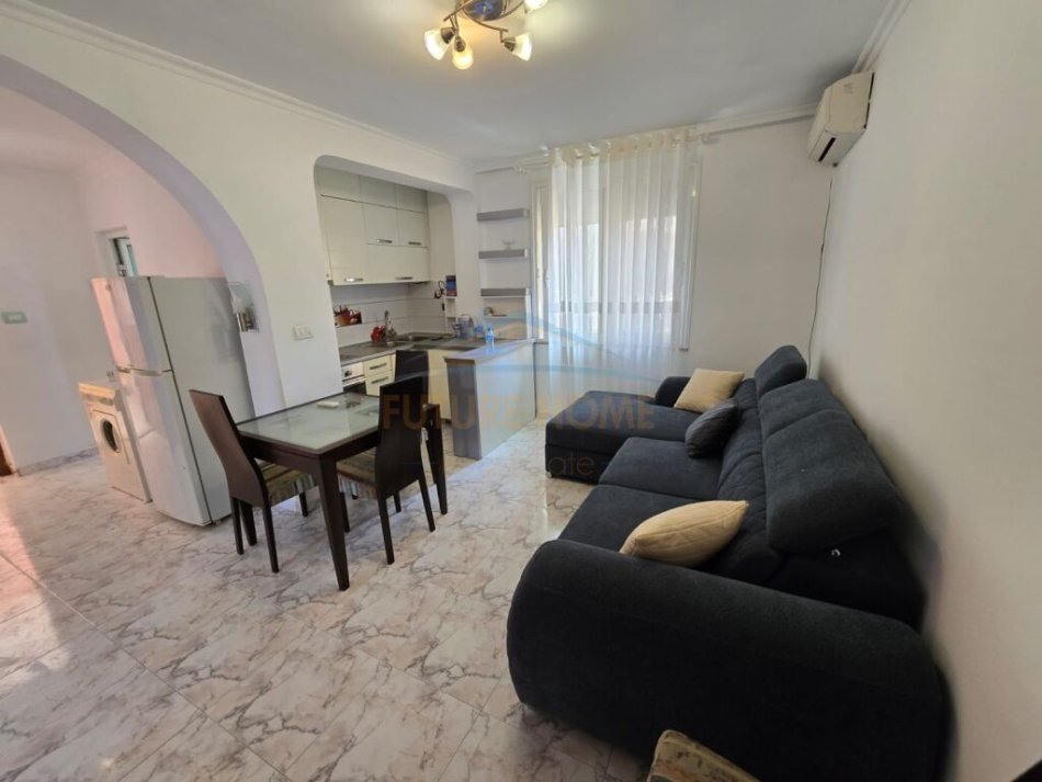 Tirane, shitet apartament 1+1 Kati 3, 50 m² 88.000 € (Rruga Hoxha Tasim)