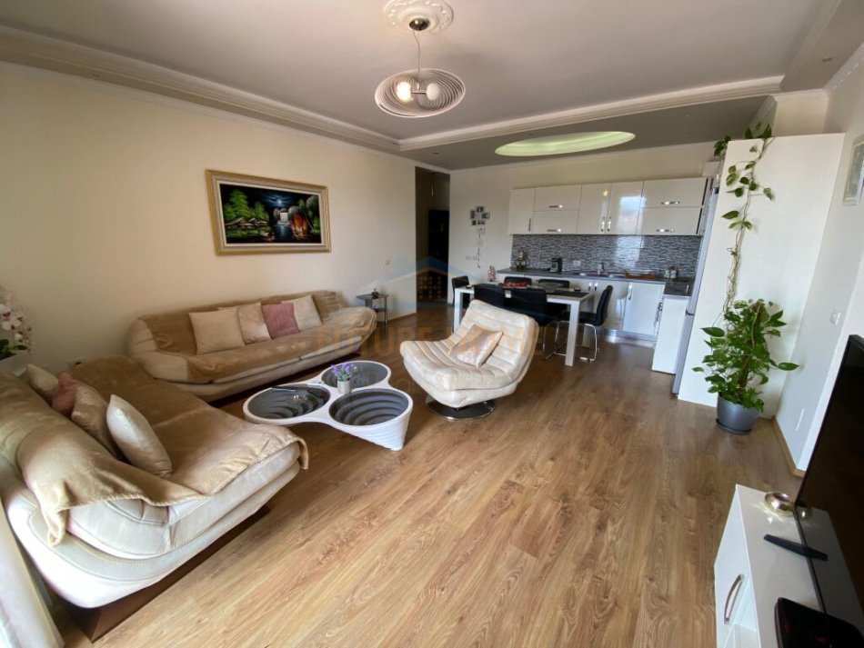 Tirane, shitet apartament 2+1+Ballkon Kati 8, 112 m² 175.000 € (Gramoz Pashko)