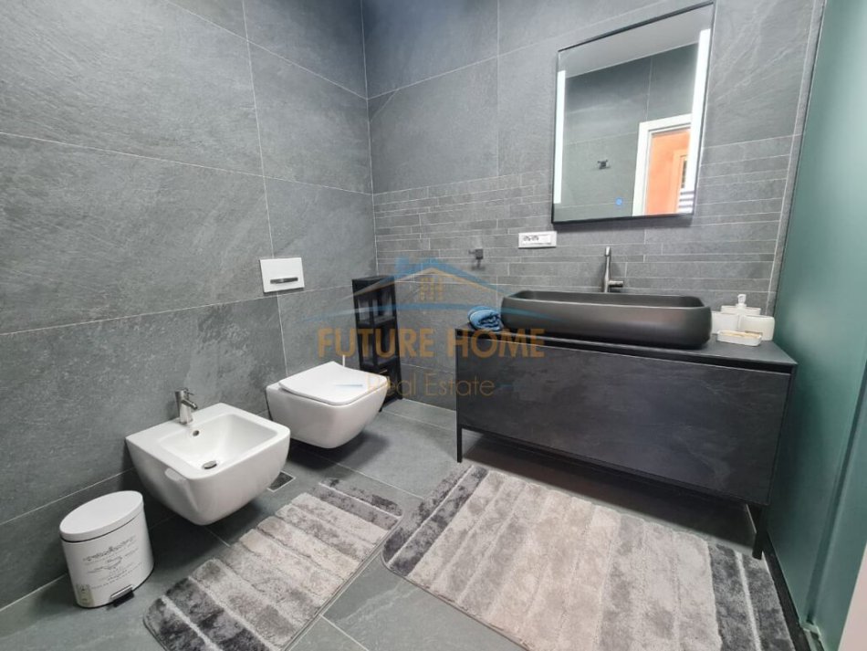 Tirane, jepet me qera apartament 2+1+Verande+ Post Parkimi, 1.500 € perball  (Kompleksit Deliorgji)