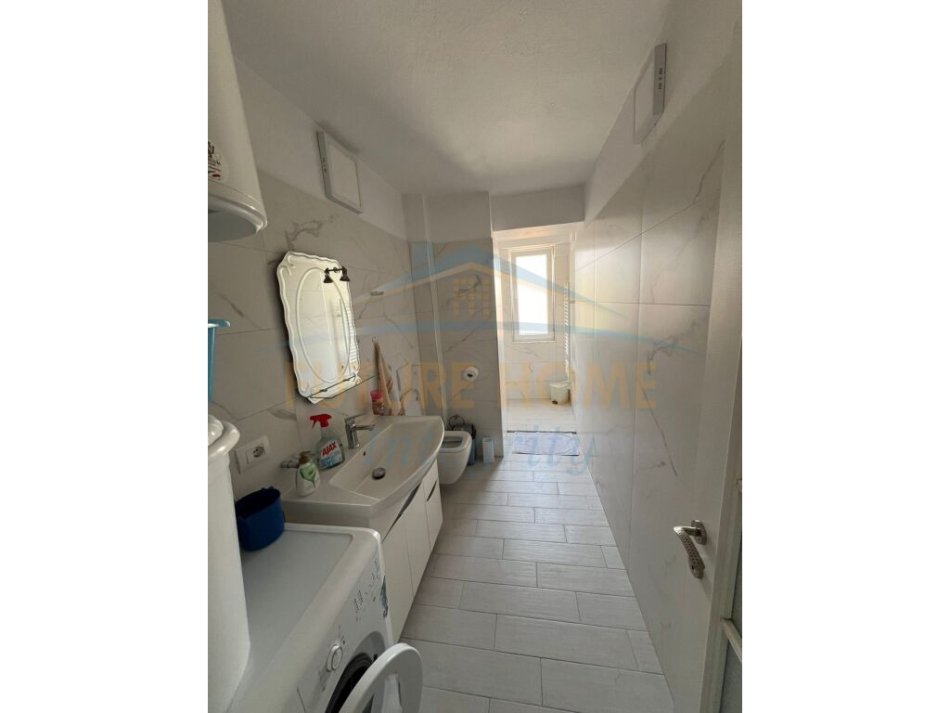 Tirane, jepet me qera garsonier 1+1 Kati 3, 74 m² 400 € (Rruga e Elbsanit)