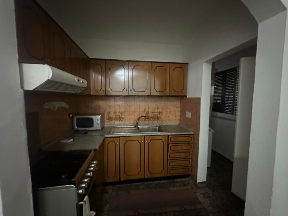 Tirane, jepet me qera apartament 2+1+Ballkon Kati 2, 73 m² 400 € (Laprak)
