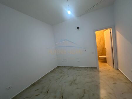 Tirane, jepet me qera ambjent biznesi Kati 1, 15 m² 300 € (Kompleksi Arlis, Rruga e Dibres, Tirane, AREA42232)