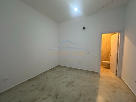 Tirane, jepet me qera ambjent biznesi Kati 1, 15 m² 300 € (Kompleksi Arlis, Rruga e Dibres, Tirane, AREA42232)