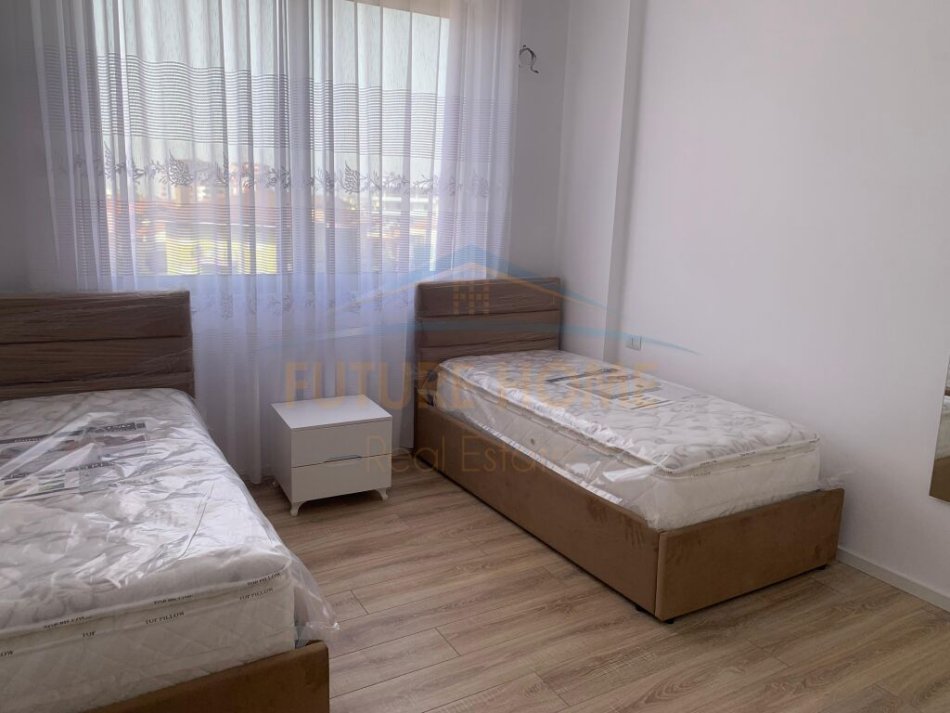 Durres, jepet me qera apartament 3+1+Aneks+Ballkon Kati 3, 150 m² 500 € (RRuga Adria , Durres)