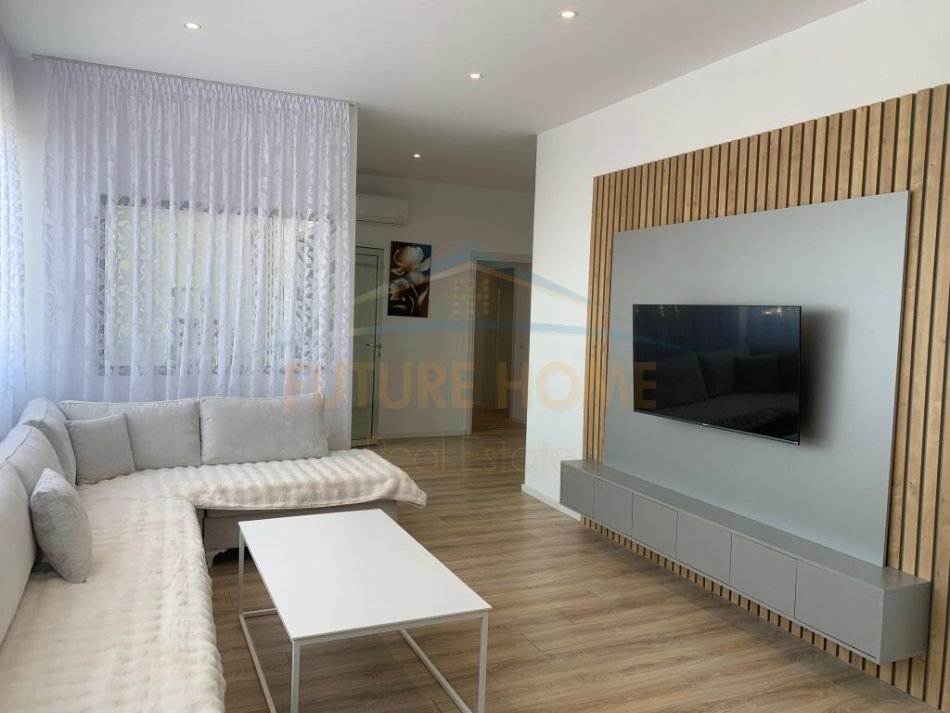 Durres, jepet me qera apartament 3+1+Aneks+Ballkon Kati 3, 150 m² 500 € (RRuga Adria , Durres)