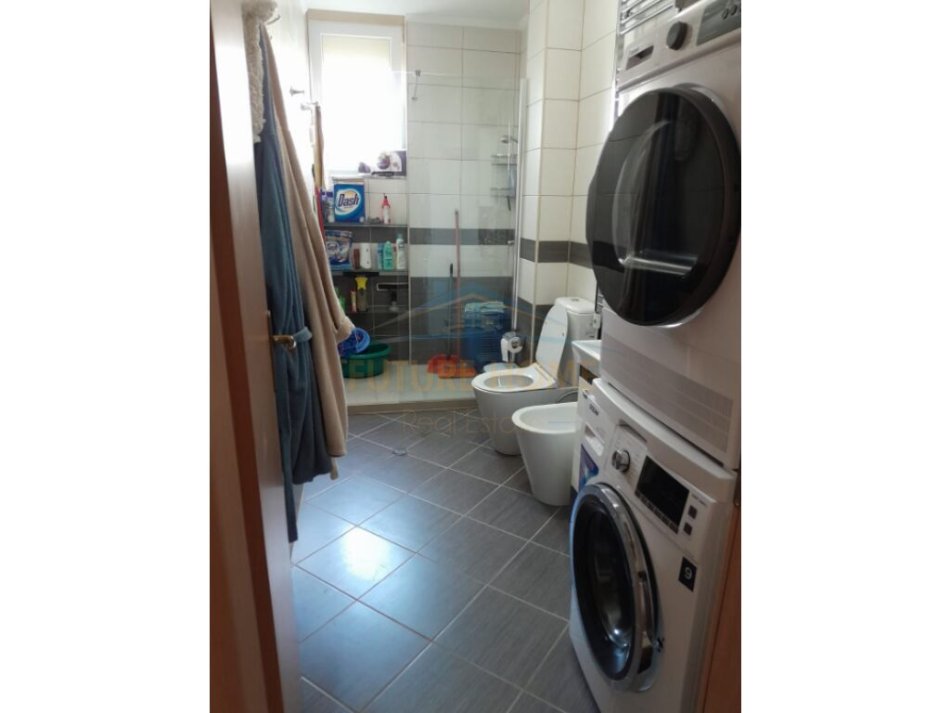 Tirane, shitet apartament 1+1 Kati 2, 75 m² 90.000 € (Shkoze)