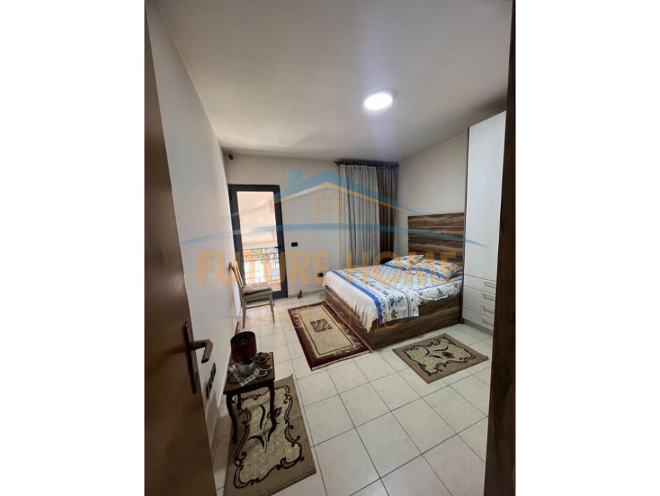 Tirane, jepet me qera apartament 1+1+Aneks+Ballkon Kati 5, 60 m² 550 € (KOMUNA PARISIT)