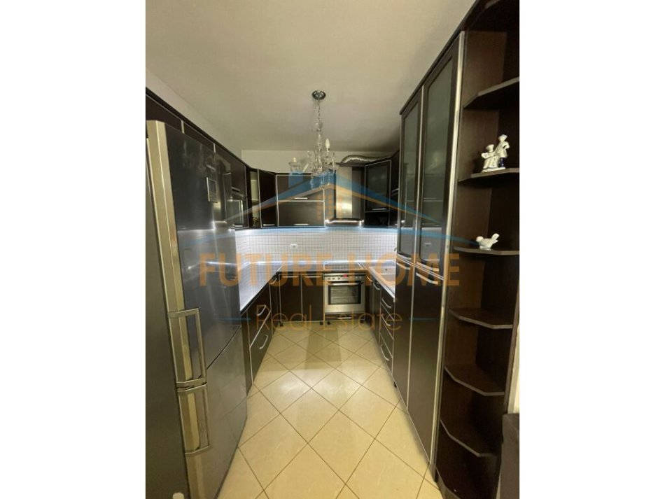 Tirane, shes apartament 2+1+Ballkon Kati 2, 73 m² 160.000 € (Rruga Mine Peza)